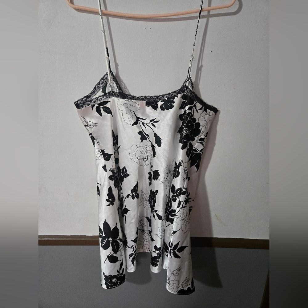 Victoria’s Secret Babydoll Front Tie Closure Floral White Black Lace Large Y2K - Picture 2 of 6